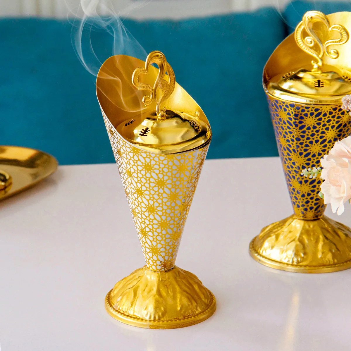 Estilo europeu de ouro padrão de luz de luxo metal queimador de incenso de trabalho a decoração do Oriente Médio Árabe de mão queimador de incenso Imagem 2