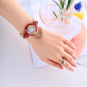 Ladies watch conjunto de trado adequar a Europa e os Estados Unidos, fã de moda temperamento de restaurar antigas formas anel pulseira relógio